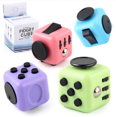 ストレス解消　Fidget Cube フィジェットキューブ 手遊びグッズ　　おもちゃ　