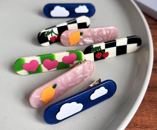 超人気の髪飾り!!★　ヘアアクセサリー　★ヘアクリップ★4色