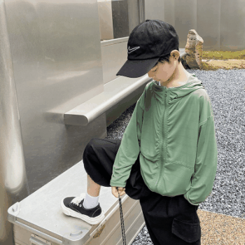 お勧め 春夏新作 子供服 男女キッズ 上着 薄い服 通気 日焼け止め ブルゾン フード付ジャケット 110-160