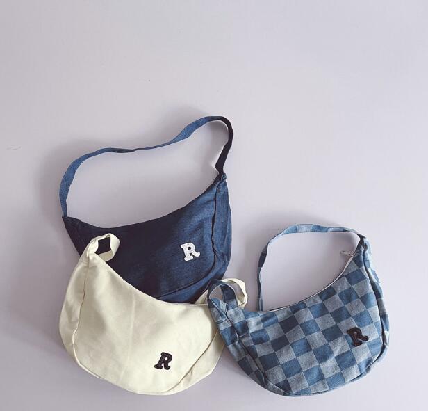 バッグ★子供用★キッズ★ショルターバッグ★大容量★男女兼用★4色