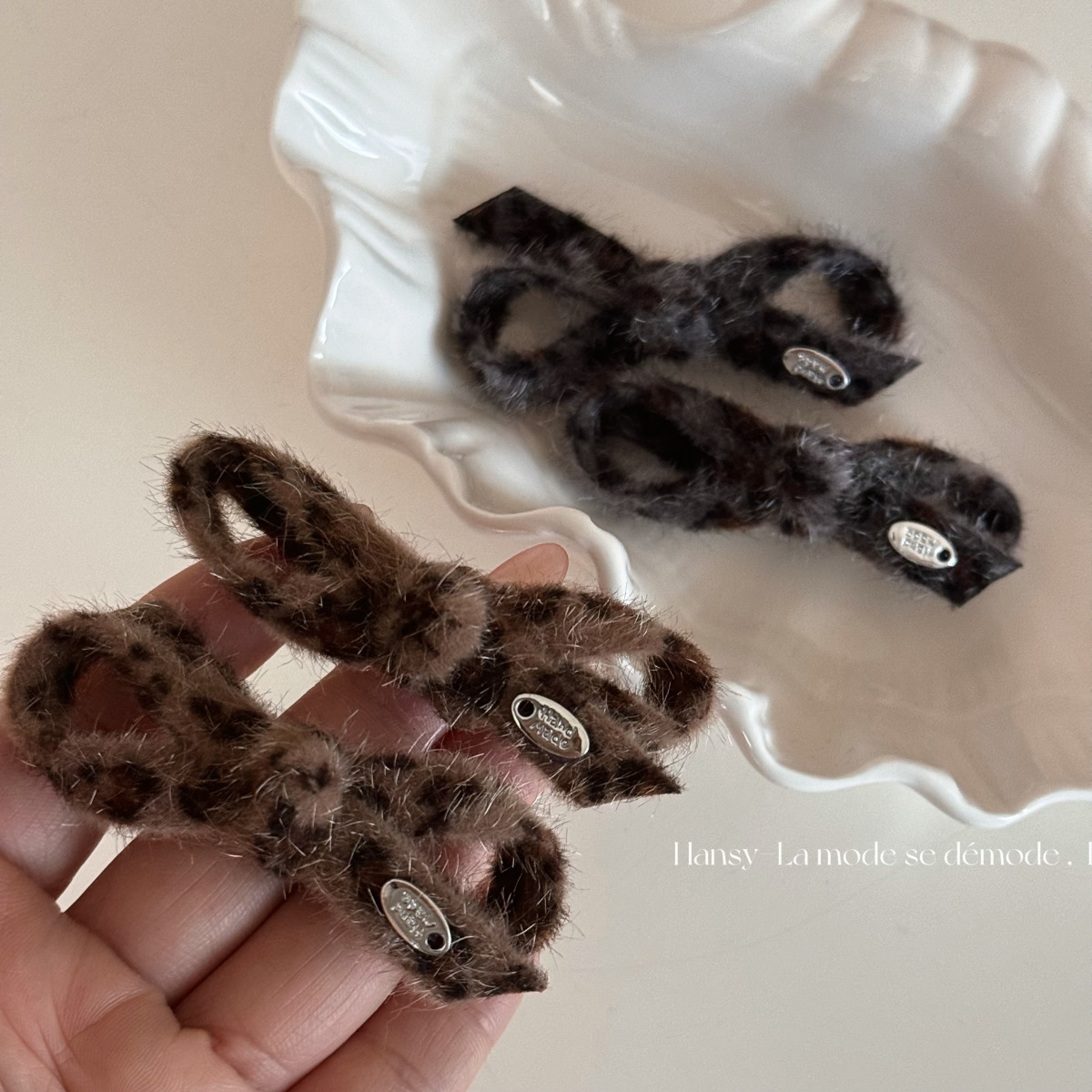 雑貨★髪飾り　ヘアビン★アクセサリー★2色