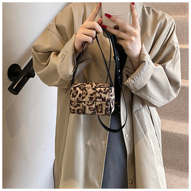 2025★肩掛け鞄★ショルダーバッグ★ 4色