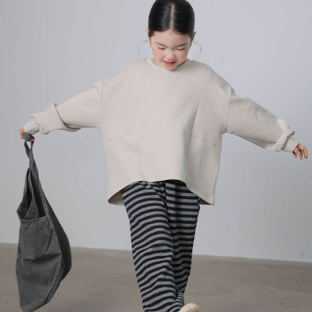 2025新品★子供服　トレーナー　トップス★90〜150cm/大人着用 2色