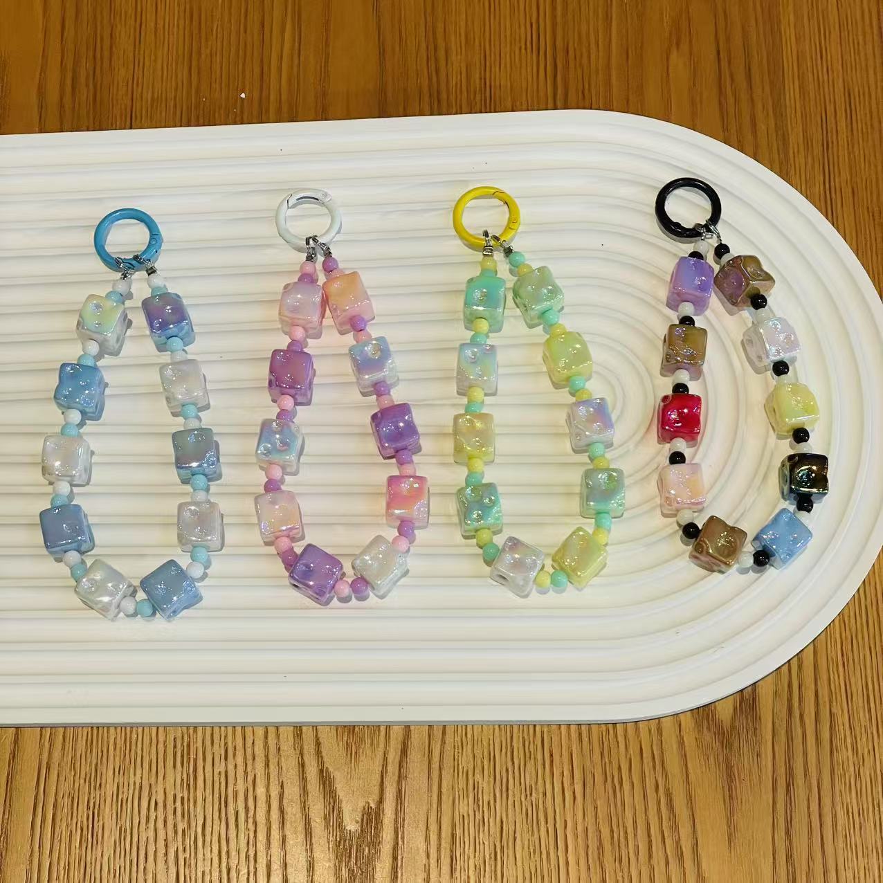 キーホルダー★キーリング★バッグチャーム★可愛い★ファション小物★雑貨★4色