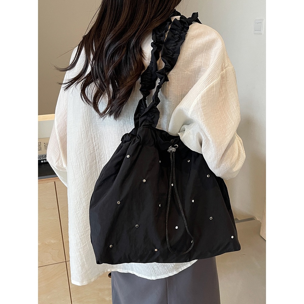 2025★肩掛け鞄★ショルダーバッグ★ 4色