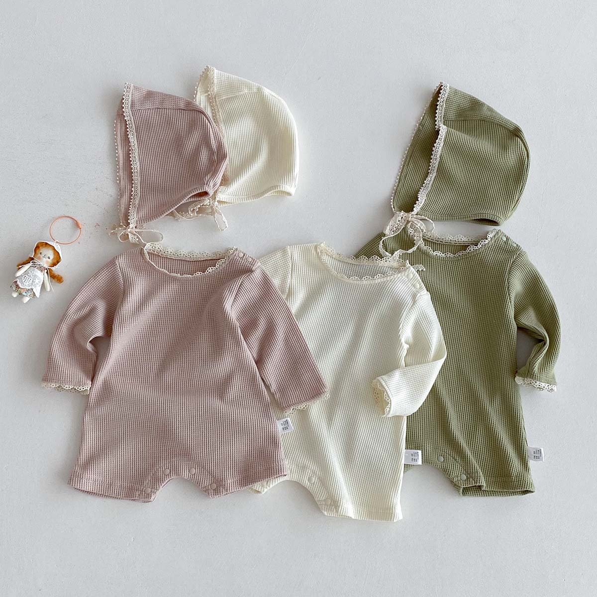 2025秋新入荷★ベビー服　ロンパース　連体服+帽子★66cm〜90cm 3色