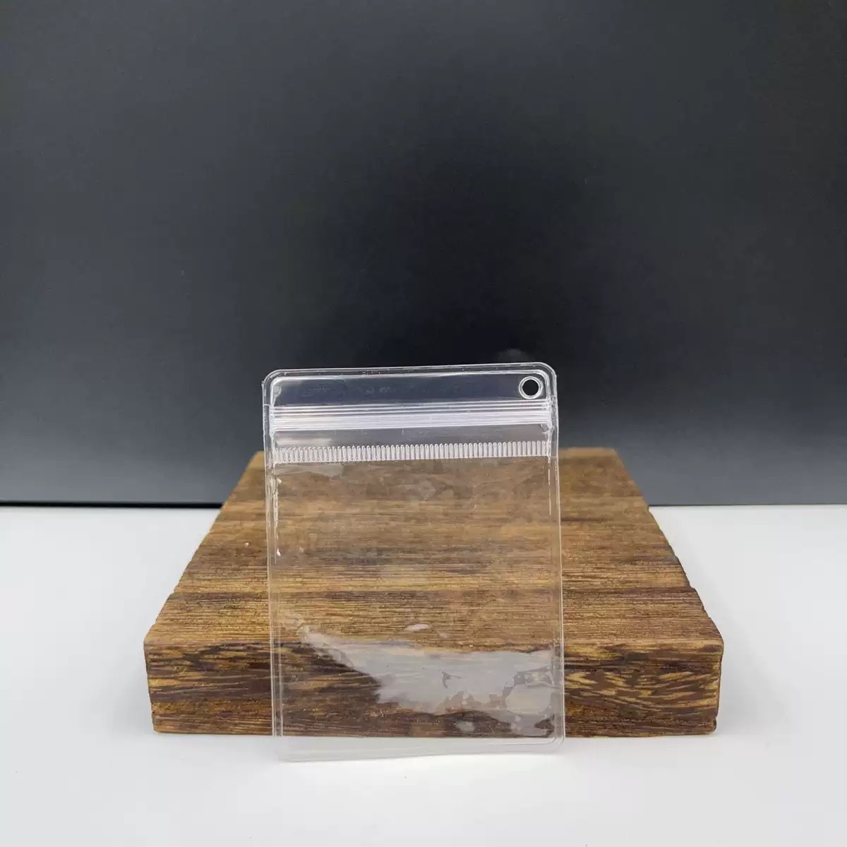 【透明サイドホール袋】PVC製 掛け穴付きチャック袋 / アクセサリー収納 吊り下げ密封バッグ