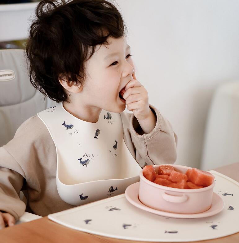 新登場★ベビー涎掛け★食事用　涎掛け&食事マット★2色