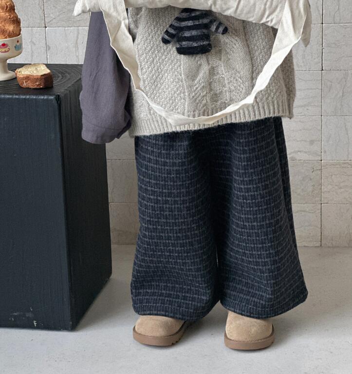 2024秋冬新入荷★子供服　ズボン　裏起毛★90cm〜140cm
