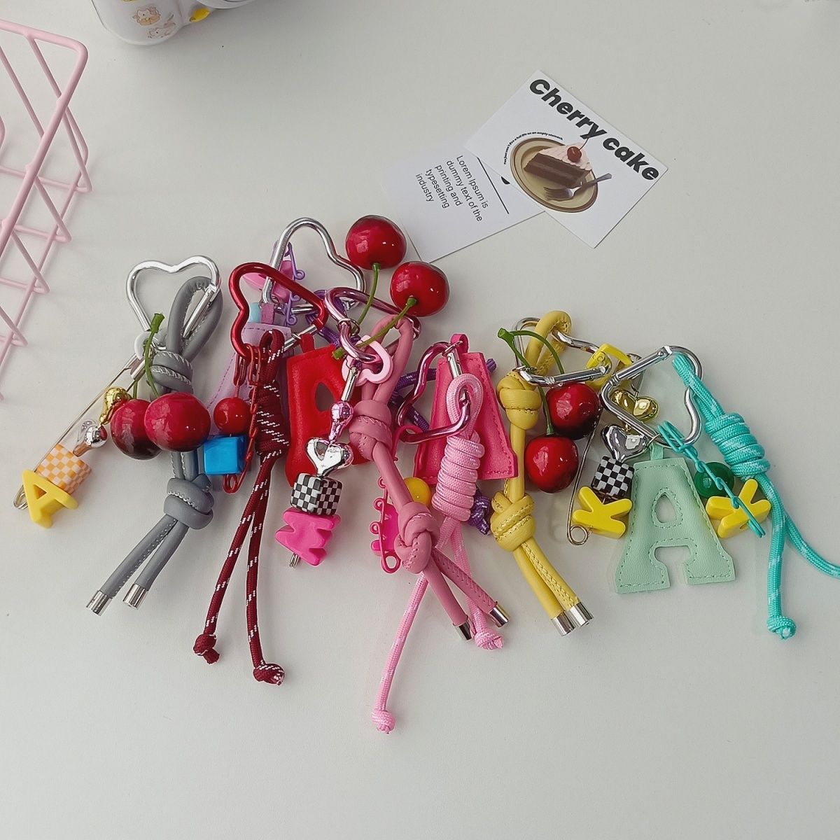 ★可愛いキーホルダー　装飾品★キーチェーン★7色