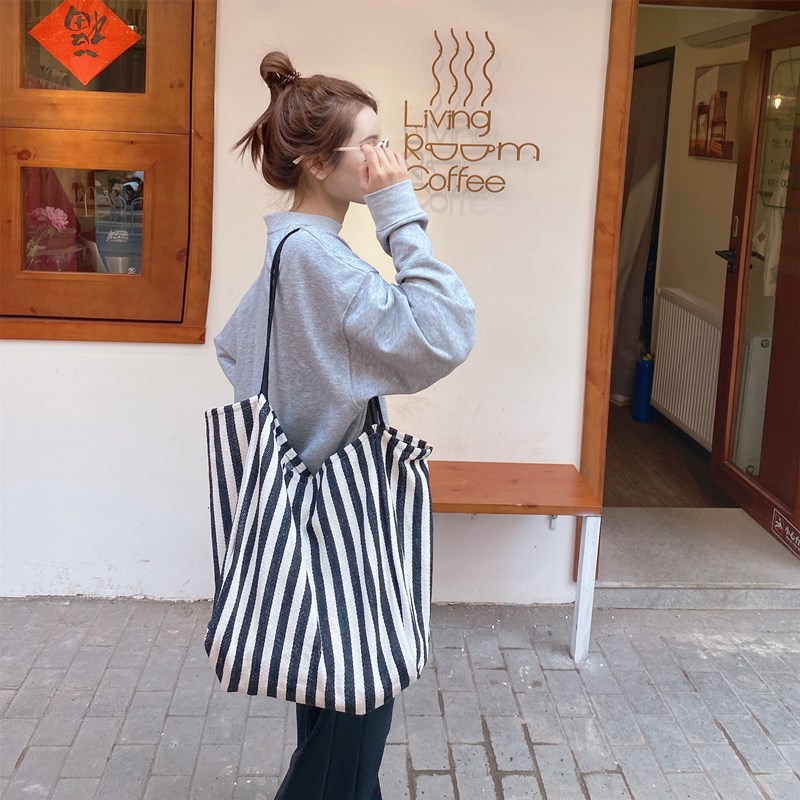 2025★肩掛け鞄★ショルダーバッグ★ 3色