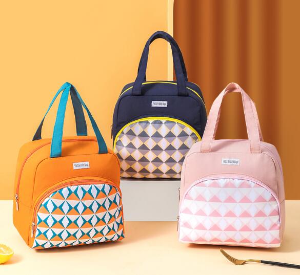 ★新作★保冷 　保温　ランチバッグ★アルミ発泡シート入り★お弁当バッグ★撥水加工　汚れ防止★5色