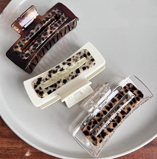 超人気の髪飾り!!★　ヘアアクセサリー　★ヘアクリップ★3色