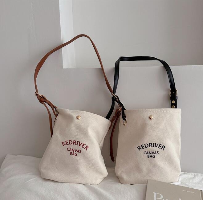 ★2023新品★可愛い子供バッグ　ショルダーバッグ★2色