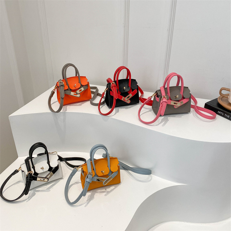 「2024」バッグ★ショルダーバッグ★ハンドバッグ★子供用★ 5色