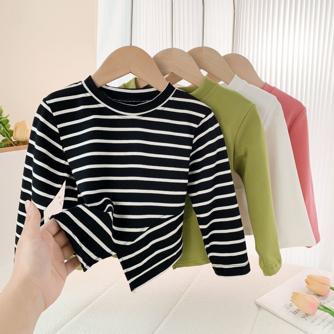 2025新作★子供服　トップス★90cm〜140cm 4色