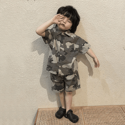 お勧め 春夏新作 韓国風子供服男女 シャツ+パンツ 半袖上着 迷彩柄 ショートパンツ ブラウス 80-150