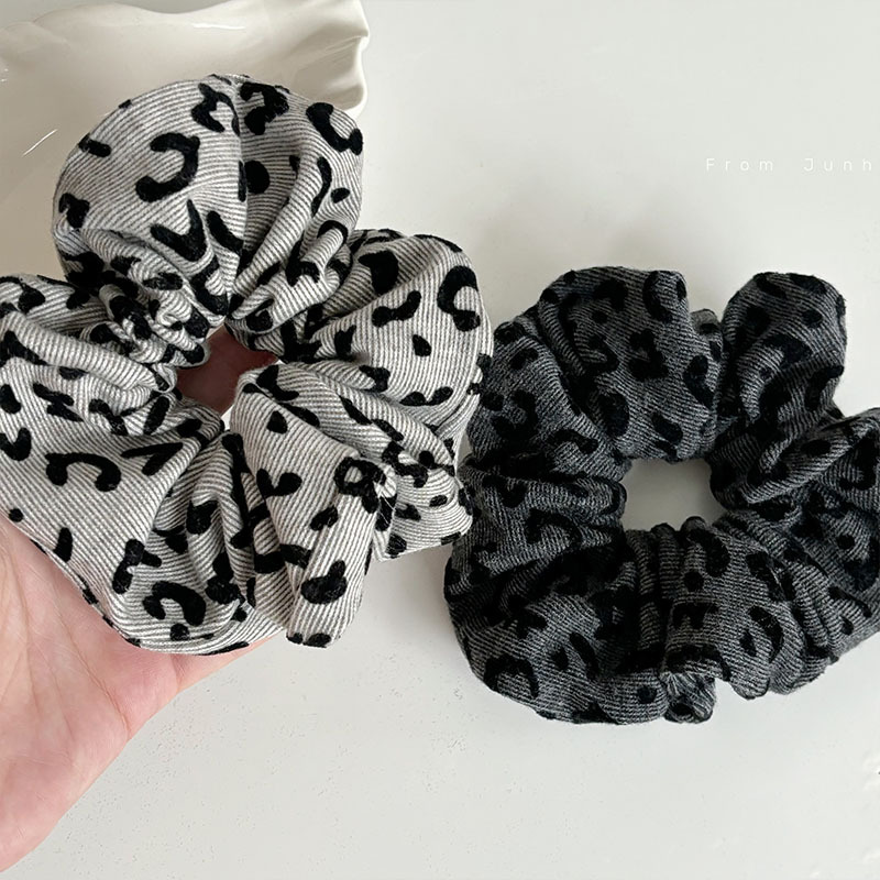 2024新品★髪飾り　アクセサリー　ヘアゴム　シュシュ★2色