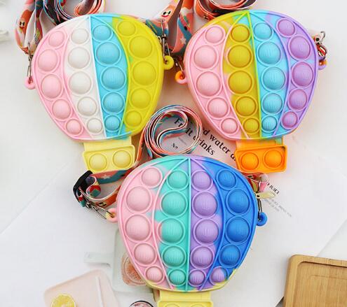 2022新品★大人気ミニバッグ★コインケース★ストラップ★玩具★プッシュポップ