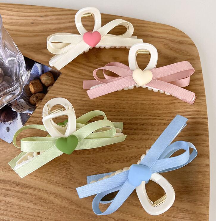 雑貨★髪飾り　ヘアビン★アクセサリー　4色選べ★