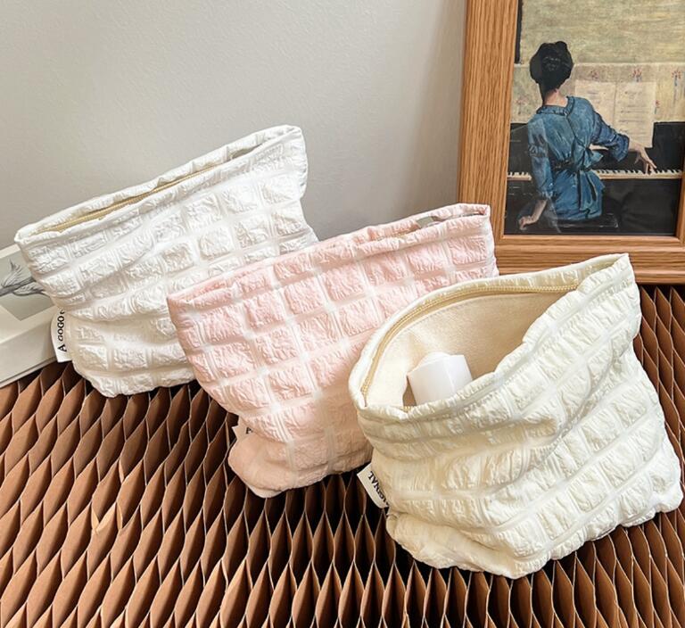 新登場!!★小バッグ★収納袋　化粧バッグ★3色