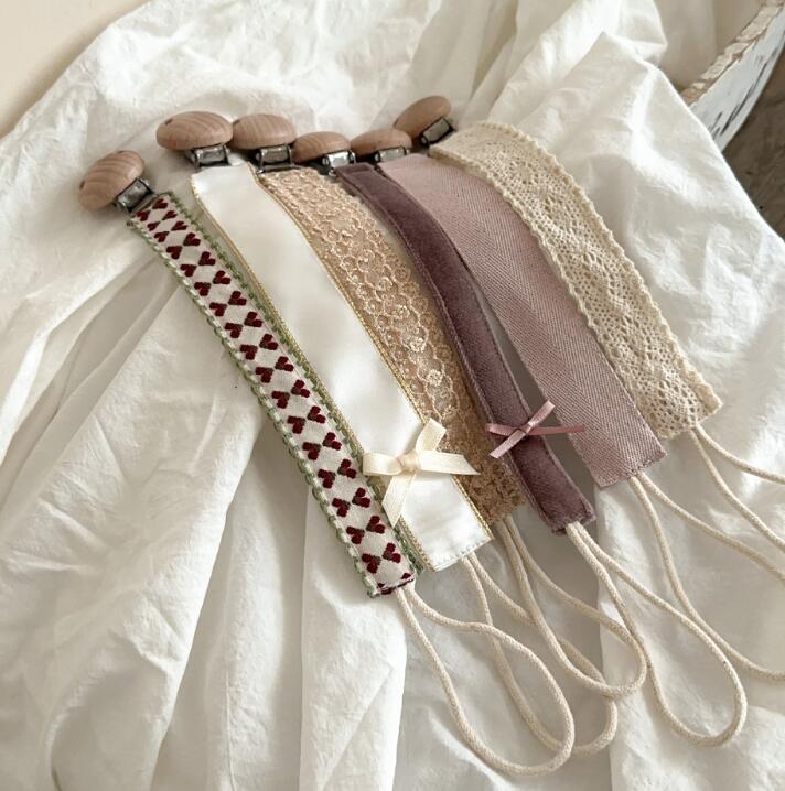 2024新型★ベビーおしゃぶりチェーン★6柄