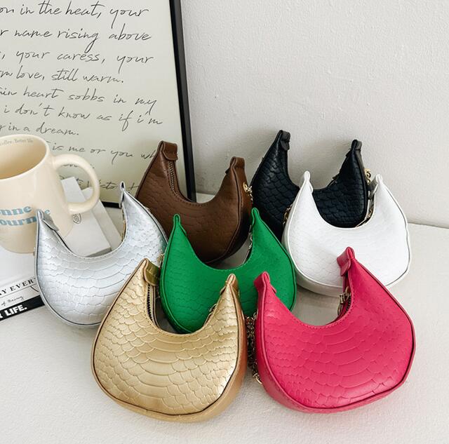 「2024」バッグ★ショルダーバッグ★韓国風★子供用★可愛い★7色