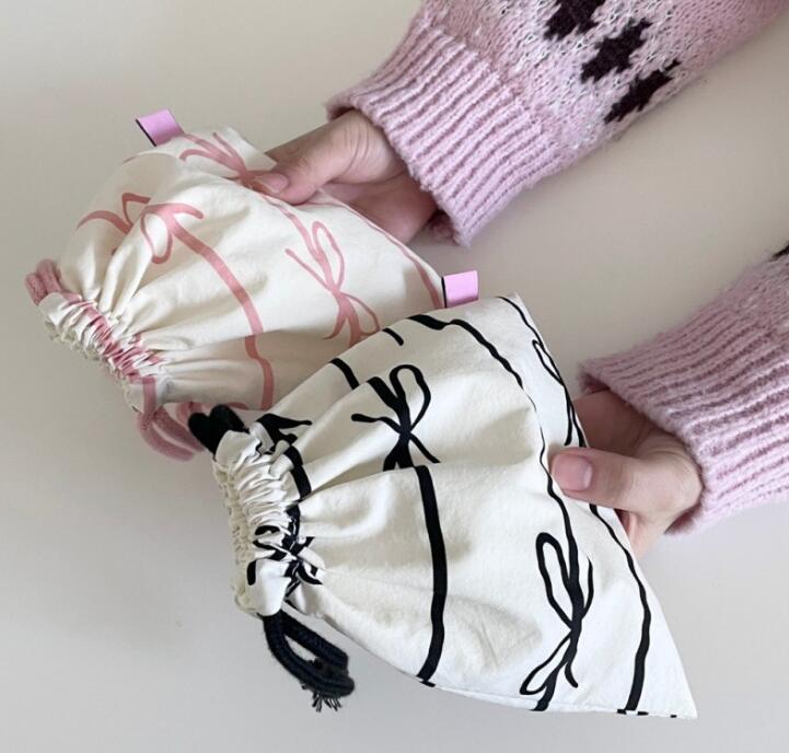 ★収納袋★可愛い財布　化粧袋　ハンドバッグ★2色