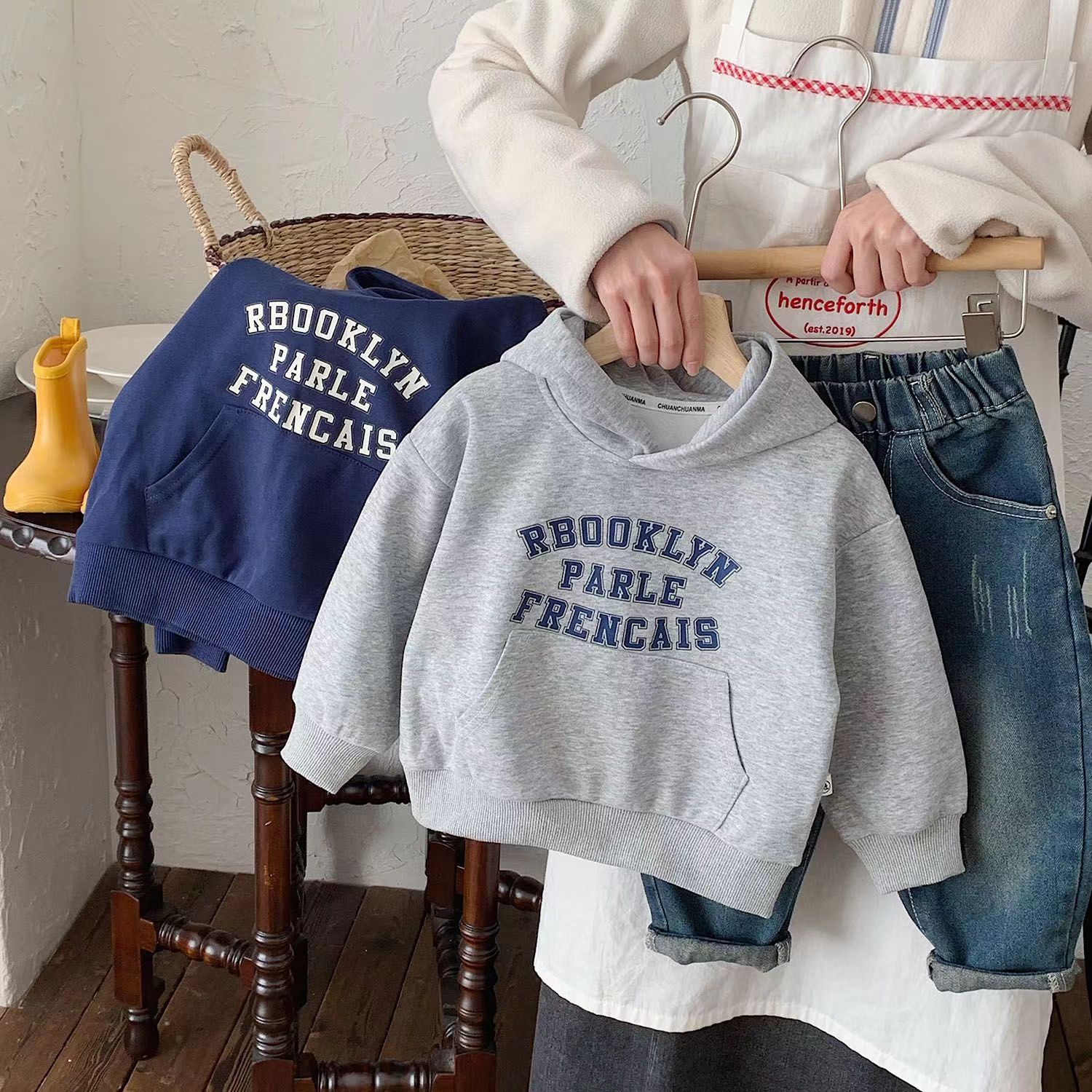 2024春秋新品★子供服　パーカー★90cm〜140cm 2色