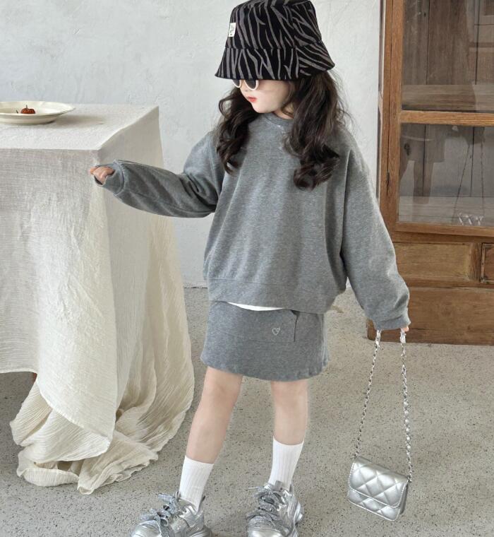 2025新品★子供服　セットアップ&白トップス分けて★90cm〜140cm 2色