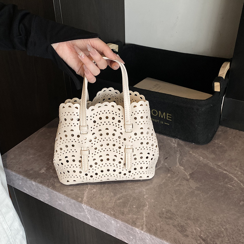 2025★肩掛け鞄★ショルダーバッグ★ 4色