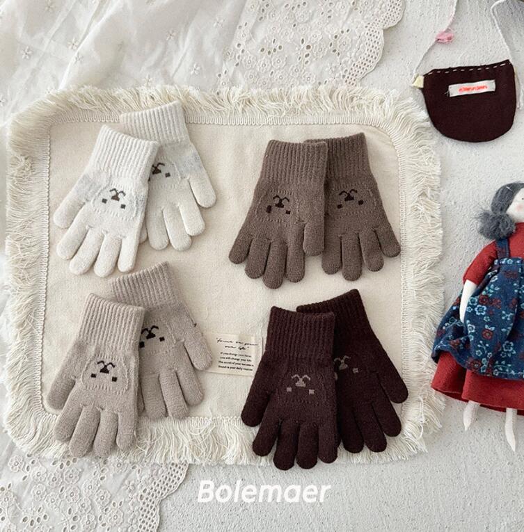 2025新品★大人気　キッズ用★子供　手袋★4色