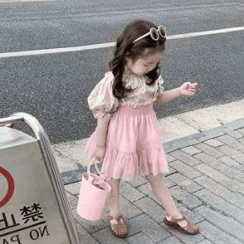 お勧め 春夏新作 子供服  シャツ+ショートスカート 花柄上着ブラウス サロペットスカート フリル 5-13