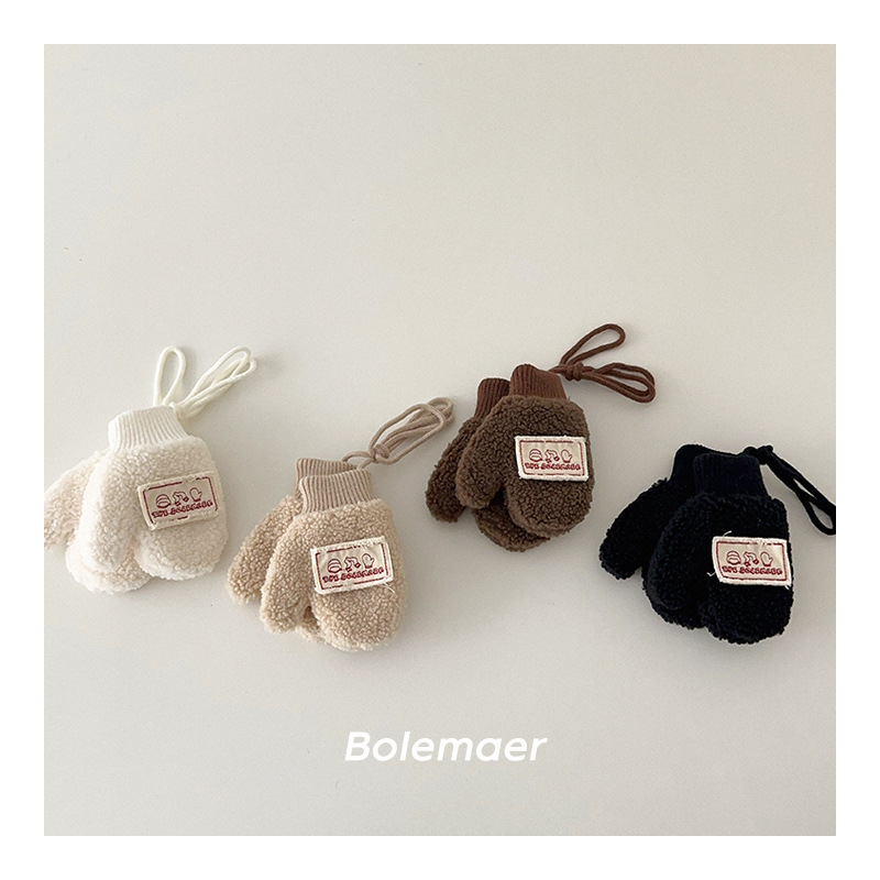 2024新品★大人気　キッズ用★子供　手袋★4色