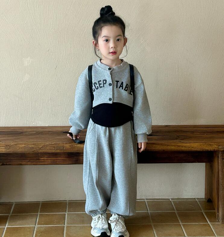 2025新品★子供服　3点セットアップ★90cm〜140cm