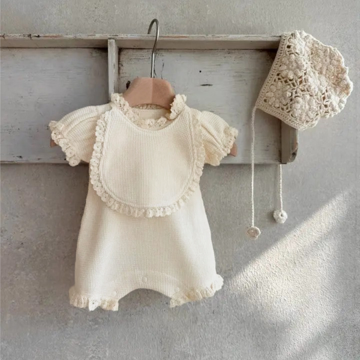 2025新入荷★ベビー服　ロンパース+涎掛け★66cm〜90cm 2色