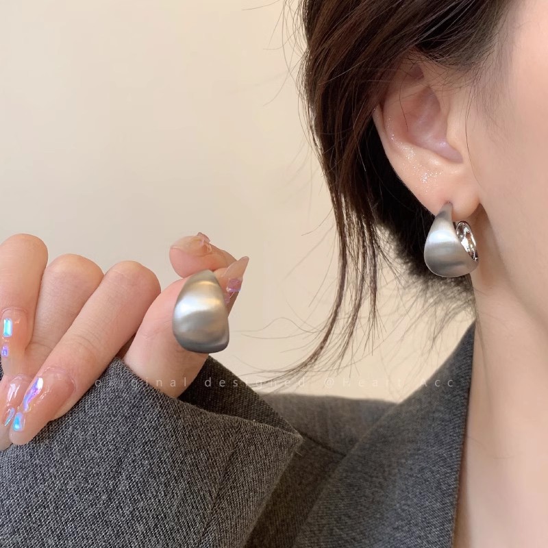 2025★ピアス★ファッション★耳飾り★ 2色