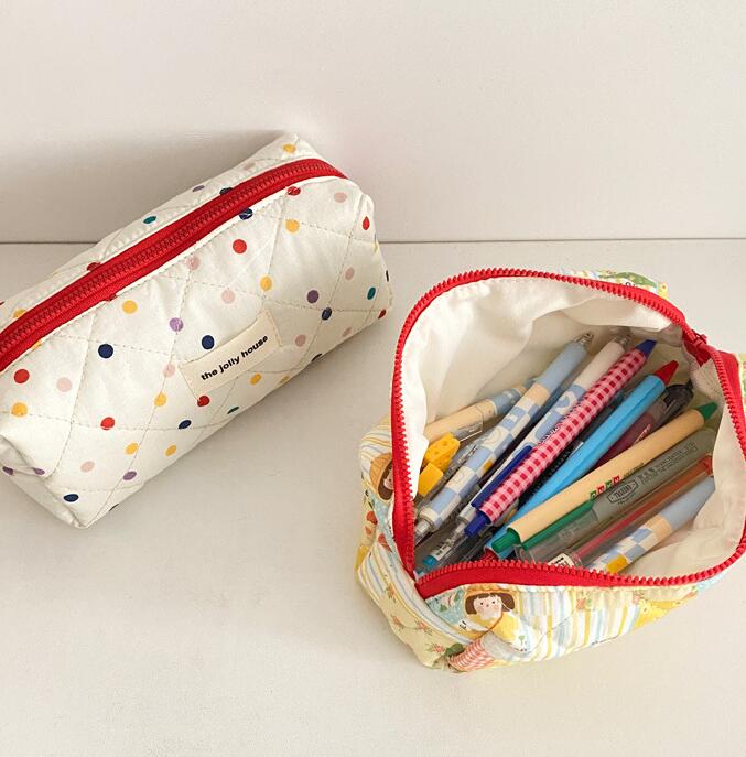 ★収納袋★可愛い財布　化粧袋　ペン袋　2色★
