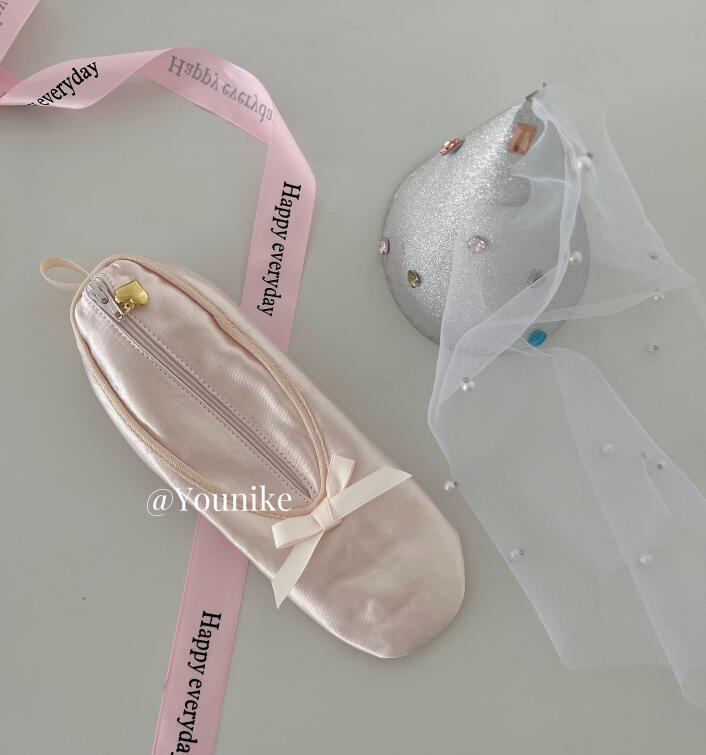 ★収納袋★バレエシューズ型化粧バッグ　ペン袋★