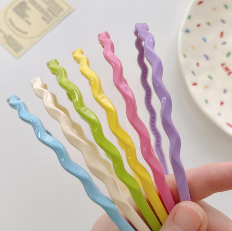 雑貨★髪飾り　カチューシャ★アクセサリー　4色選べ★