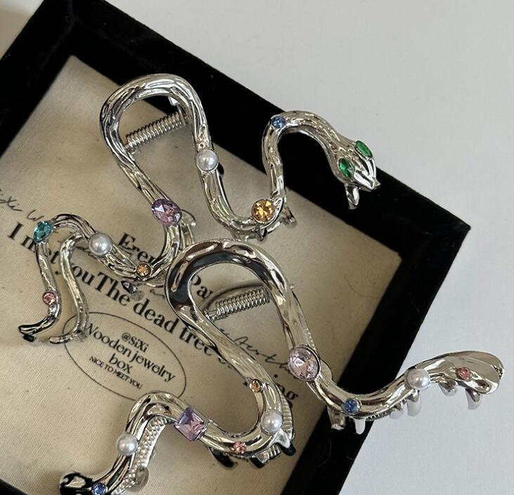 雑貨★髪飾り　ヘアビン★アクセサリー　2色選べ★