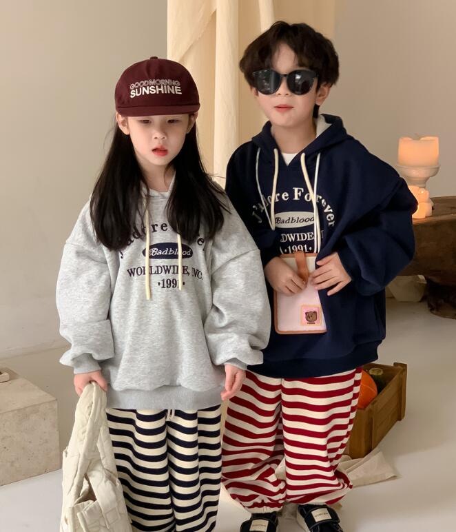2023冬新品★子供服　厚手パーカー★90-150cm★2色