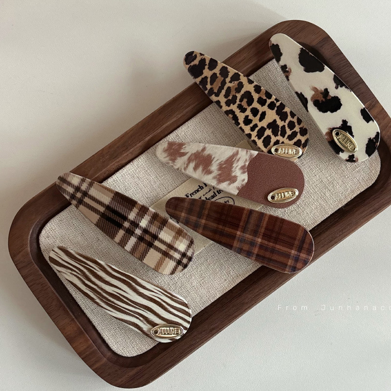 2024新品★髪飾り　アクセサリー　ヘアビン★3色