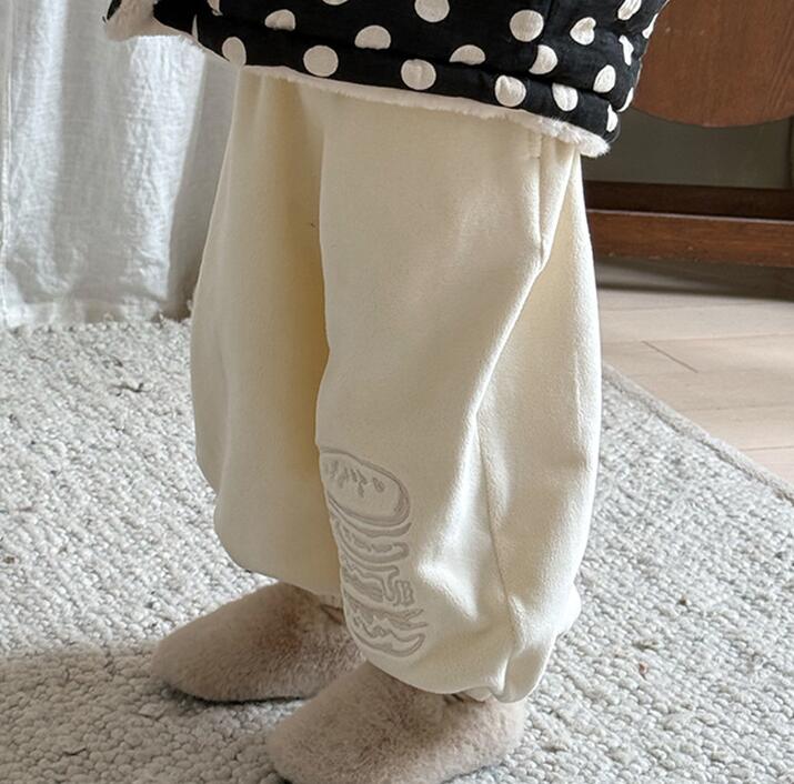 2024冬新品★子供服　ズボン★90cm〜150cm 2色