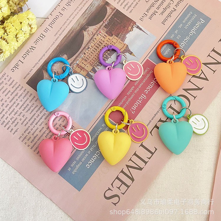 ★可愛いキーホルダー　装飾品★キーチェーン★7色