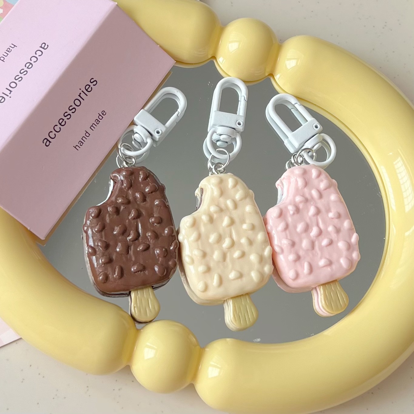 ★可愛いキーホルダー　装飾品★キーチェーン★3色
