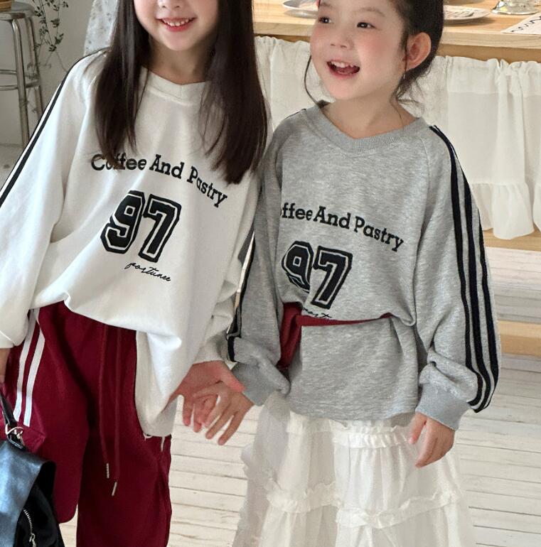 2025秋新品Y★子供服　トレーナー　トップス★90cm〜150cm 2色