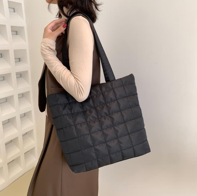 新入荷★レディースファッション　バック　斜め掛けバッグ★3色