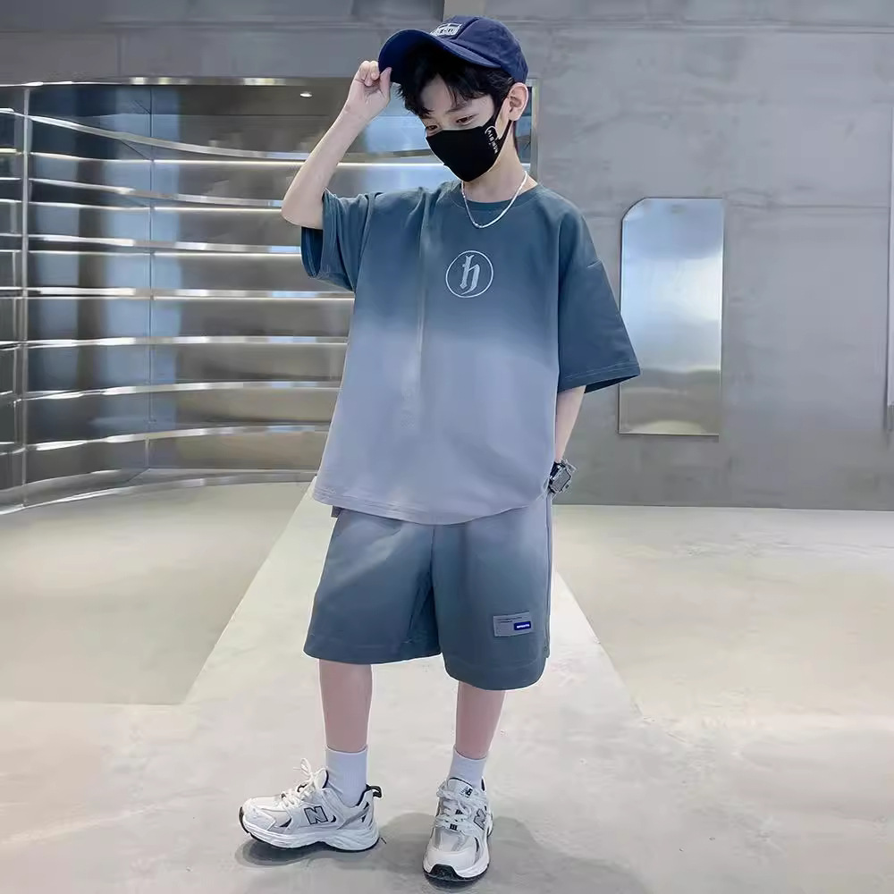 2024新品★子供服　キッズ男の子　セットアップ★120〜170 2色