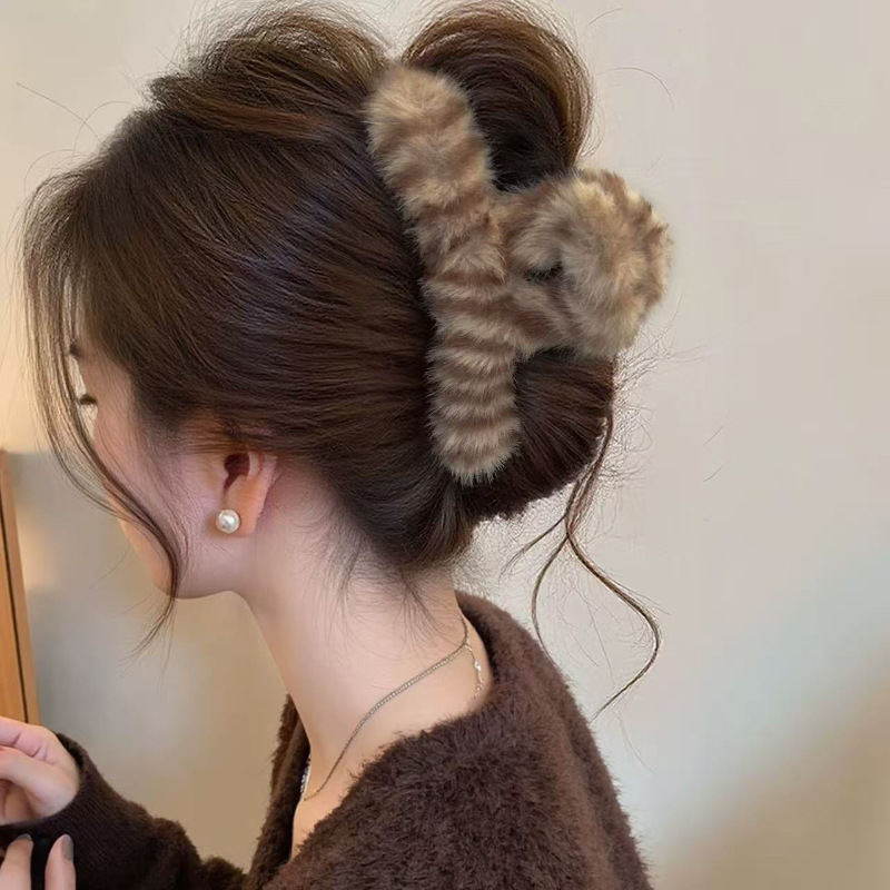 2025年新品★髪飾り　アクセサリー★ヘアクリップ